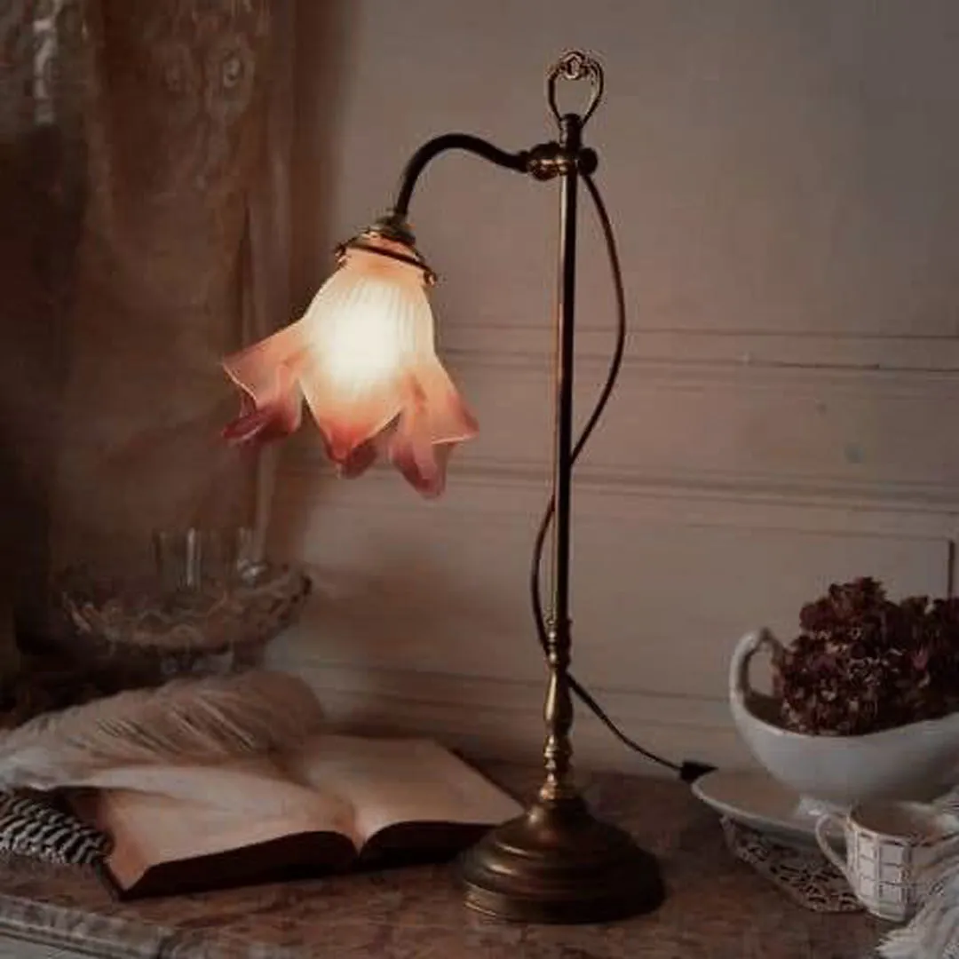 چراغ  مطالعه طرح گل آنتیک