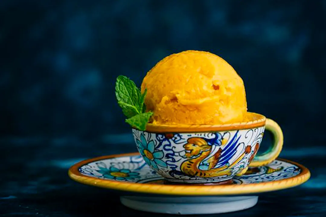 طرز تهیه و مواد لازم بستنی سنتی زعفرانی