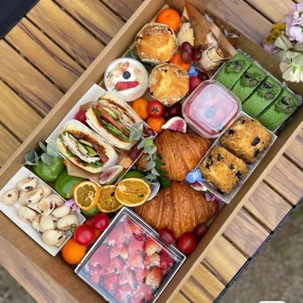سرو سینی غذا جذاب
