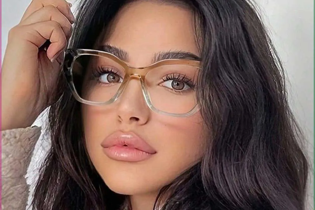 مدل های ست کردن عینک با آرایش برای پاییز 1403