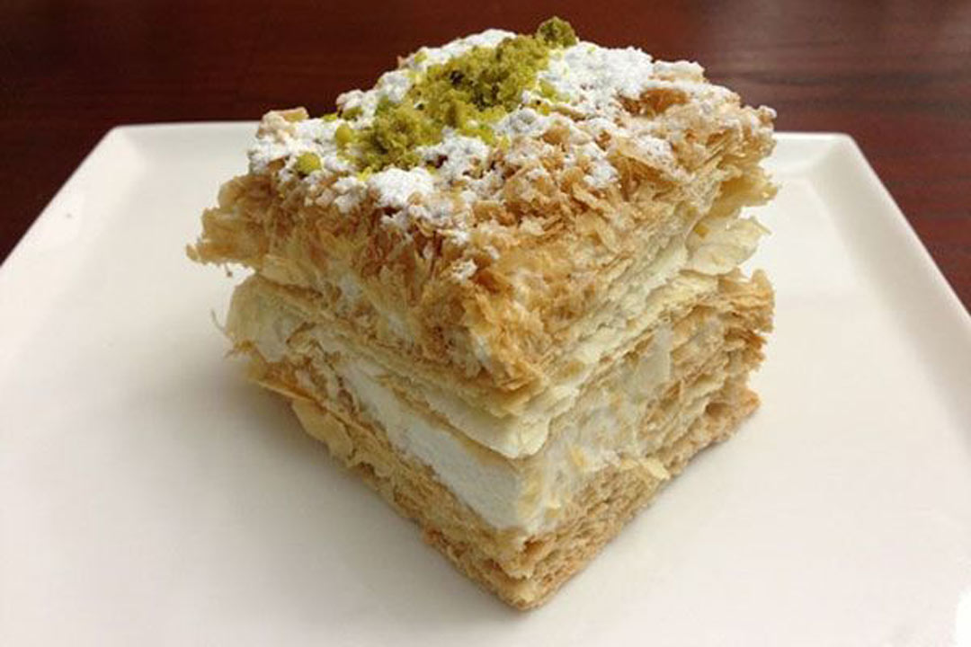 طرز تهیه و مواد لازم شیرینی ناپلئونی متفاوت