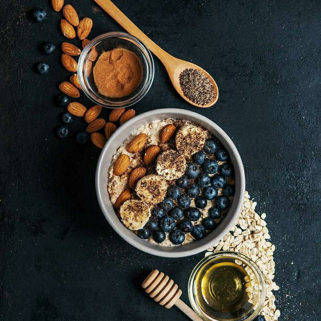 اوتمیل گرم با میوه تازه خانگی