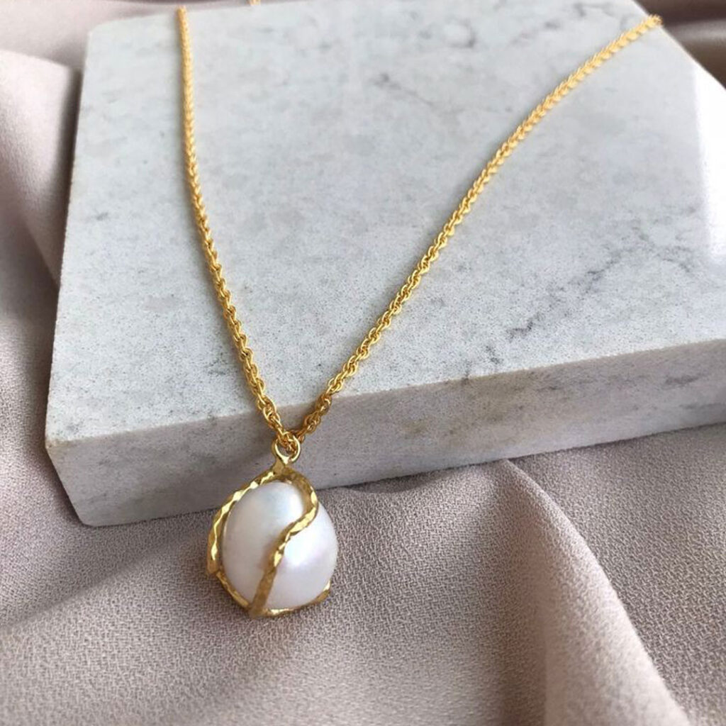 گردنبند زنانه مرواریدی مدرن و مینیمال