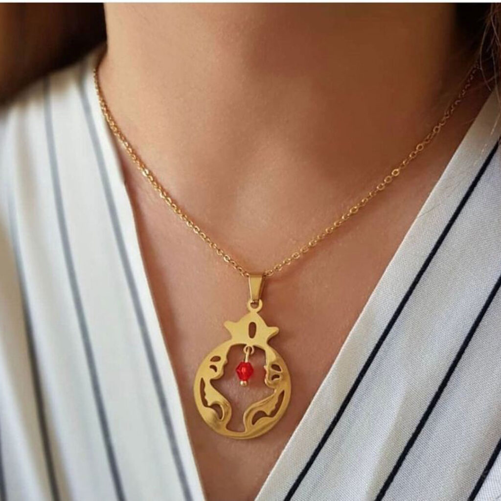 بهترین گردنبند زنانه با طرح انار