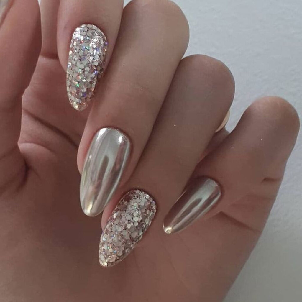 ناخن با لاک ژل نقره ای پر زرق و برق و براق
