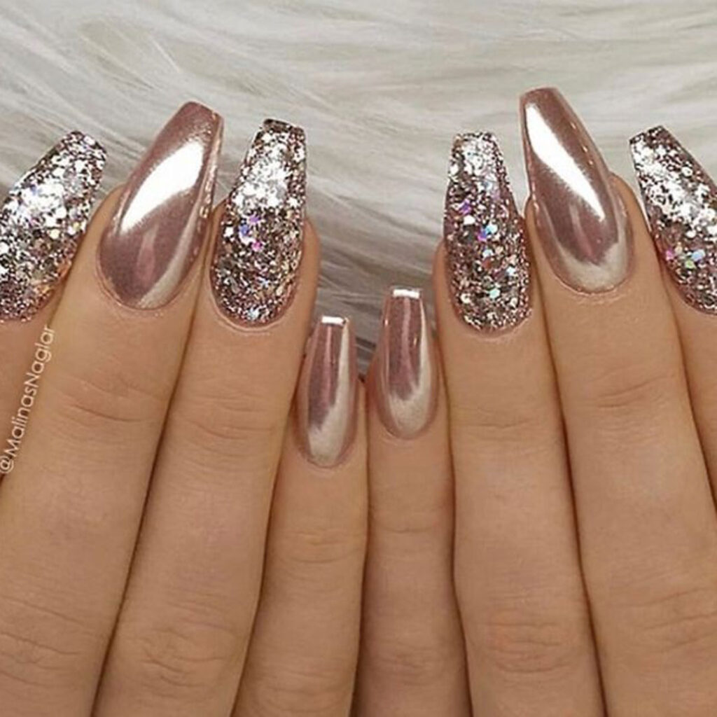 ناخن با لاک ژل نقره ای پر زرق و برق جذاب