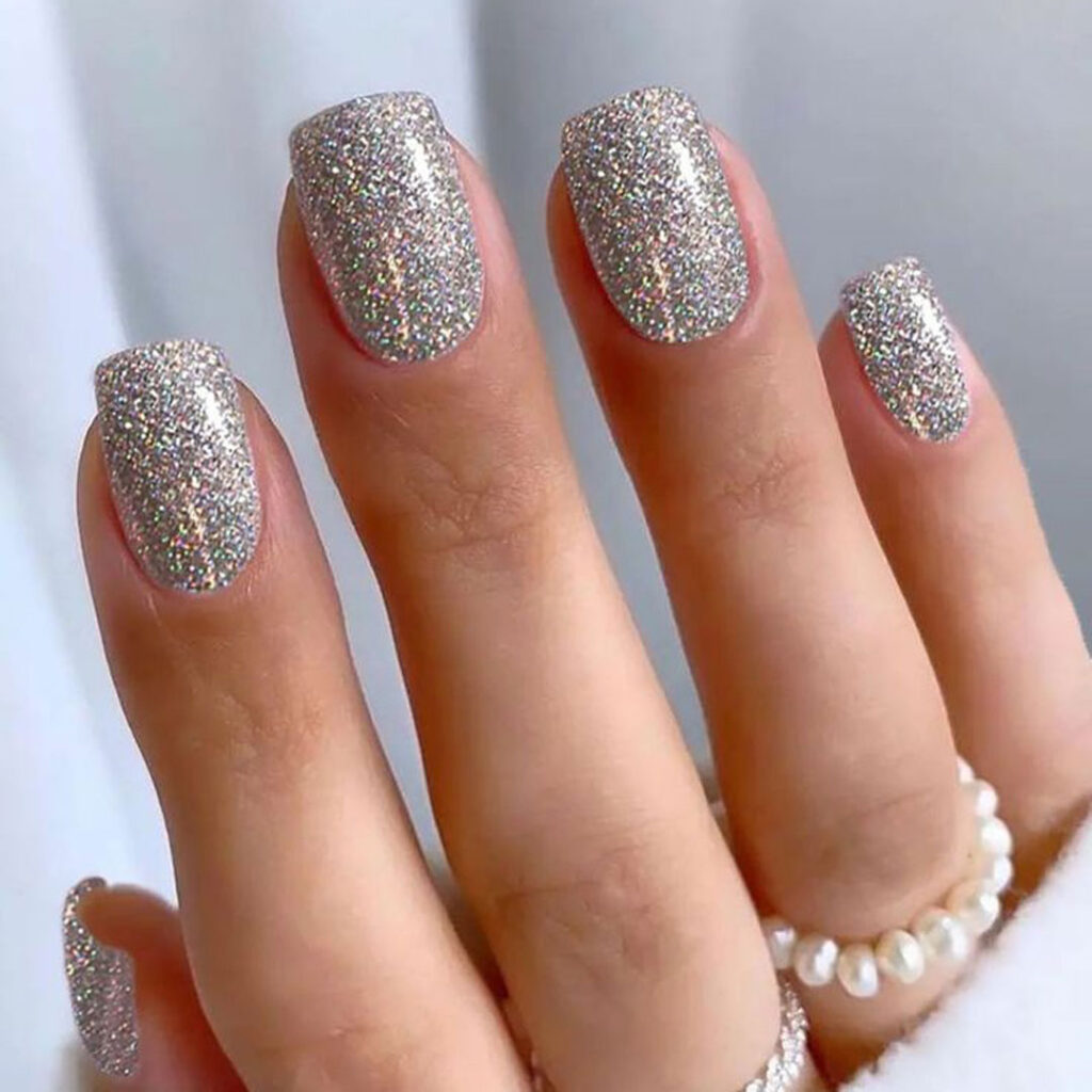 ناخن با لاک ژل نقره ای پر زرق و برق شیک