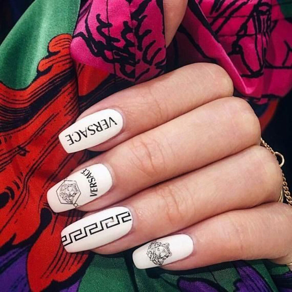 بهترین دیزاین ناخن با طرح ورساچه