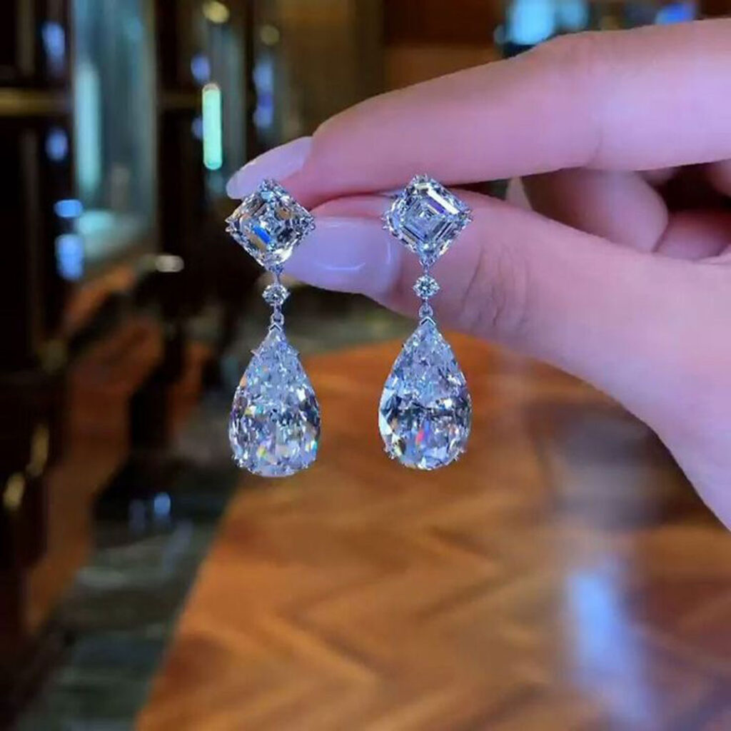گوشواره زنانه با سنگ آبی مینیمال