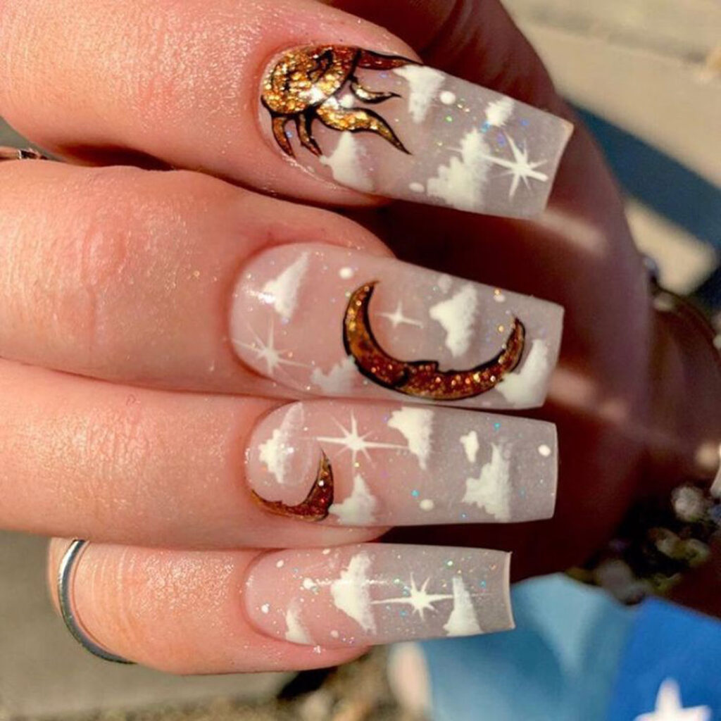 زیباترین دیزاین ناخن با طرح ماه و خورشید 