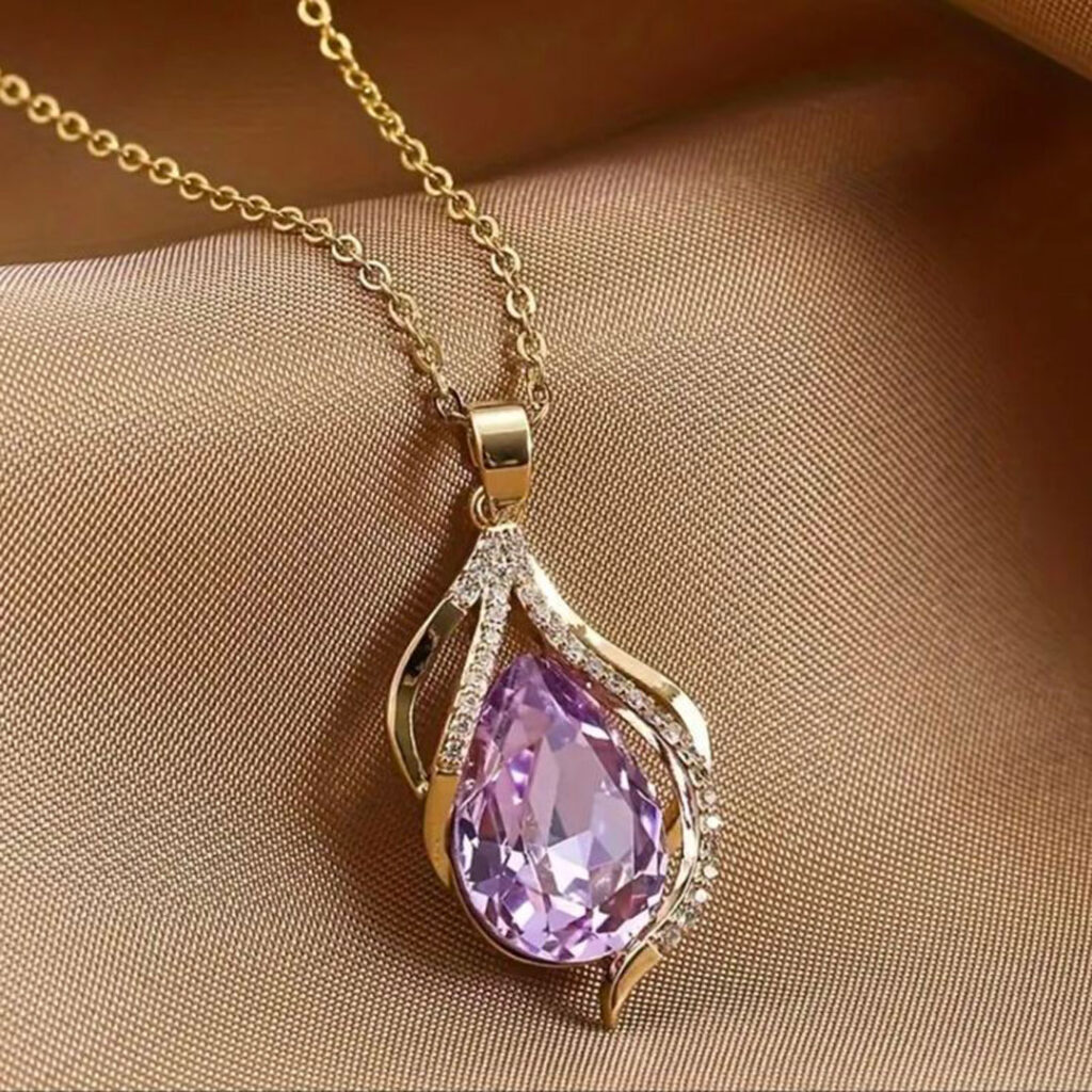 گردنبند زنانه با سنگ بنفش خاص