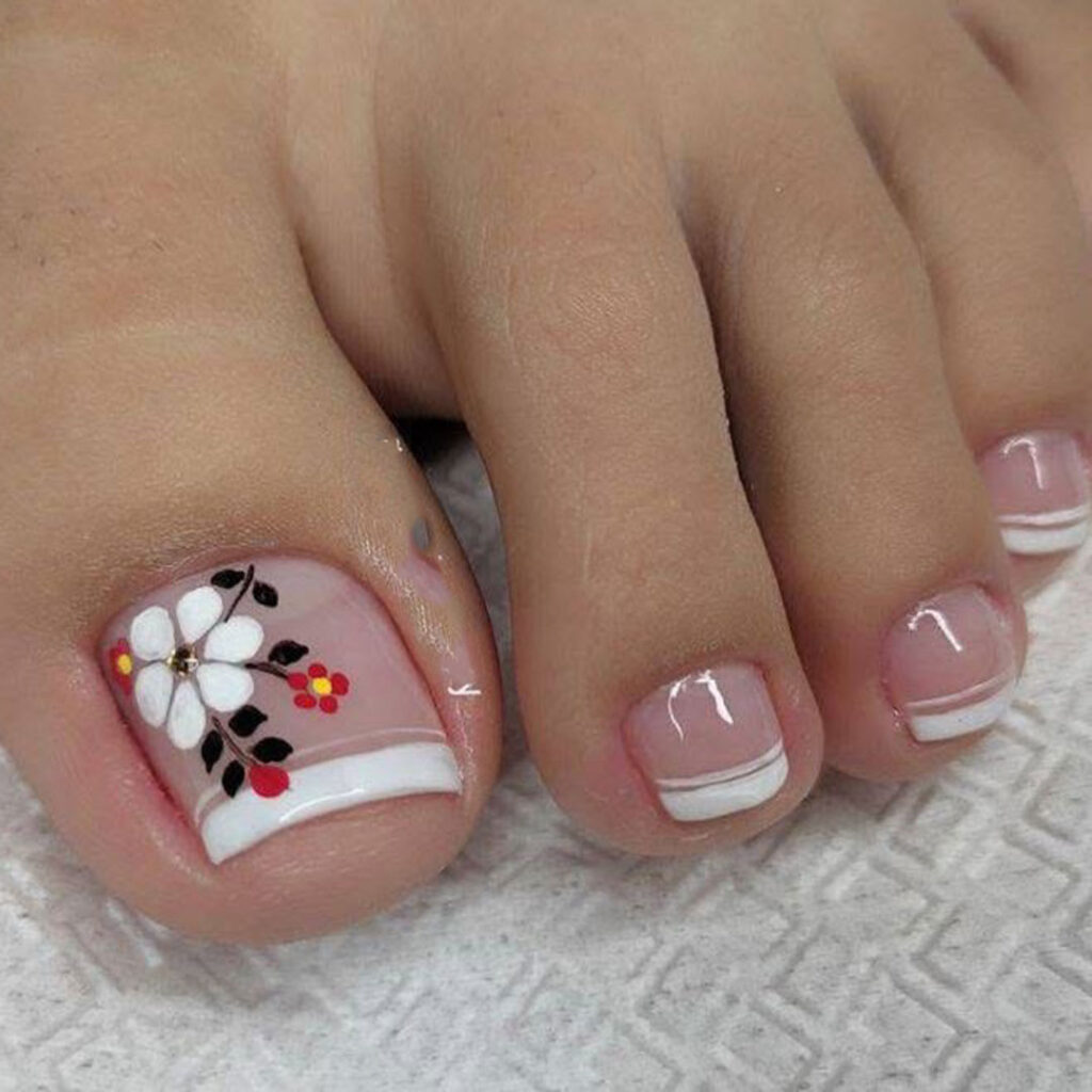 دیزاین ناخن پا با طرح گل زیبا