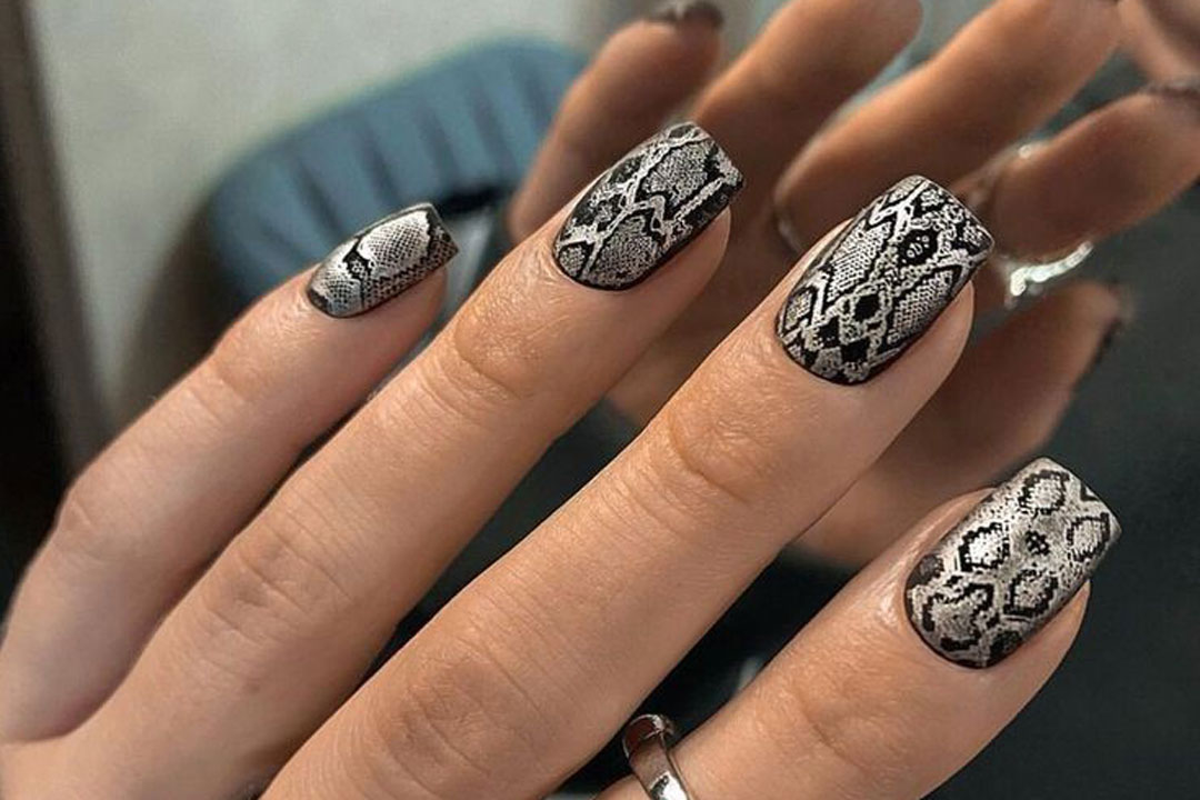 شیک ترین مدل های دیزاین ناخن با طرح پوست ماری جذاب