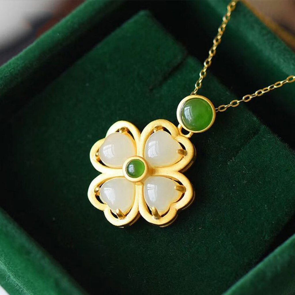 گردنبند زنانه با سنگ جید گل شبدر