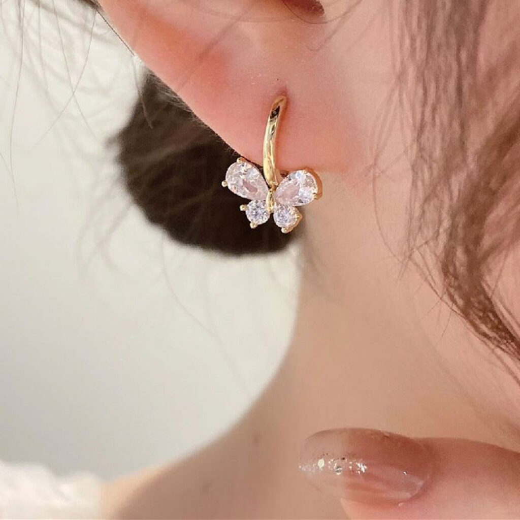 گوشواره دخترانه با طرح پروانه حلقه ای