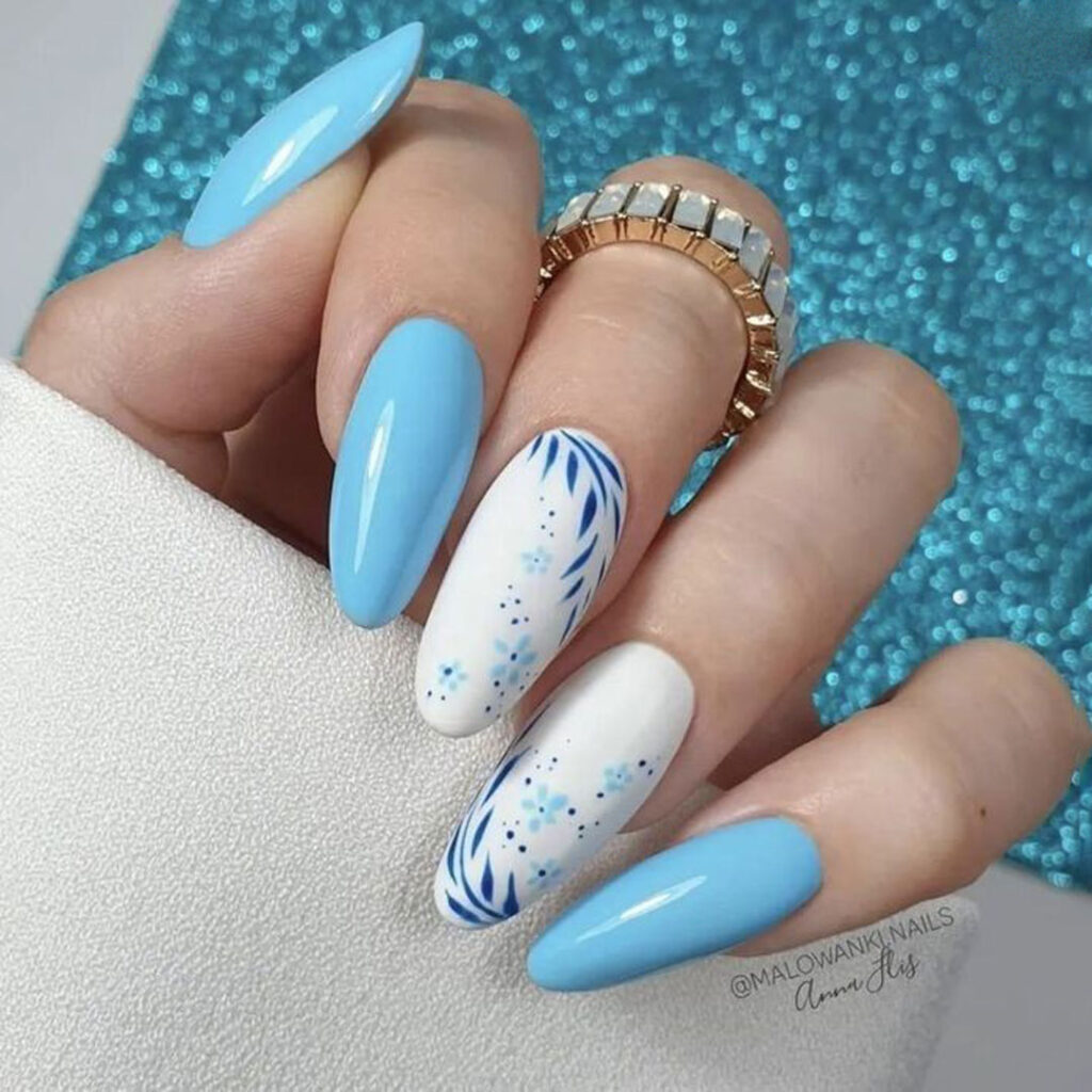 دیزاین ناخن با رنگ آبی خاص