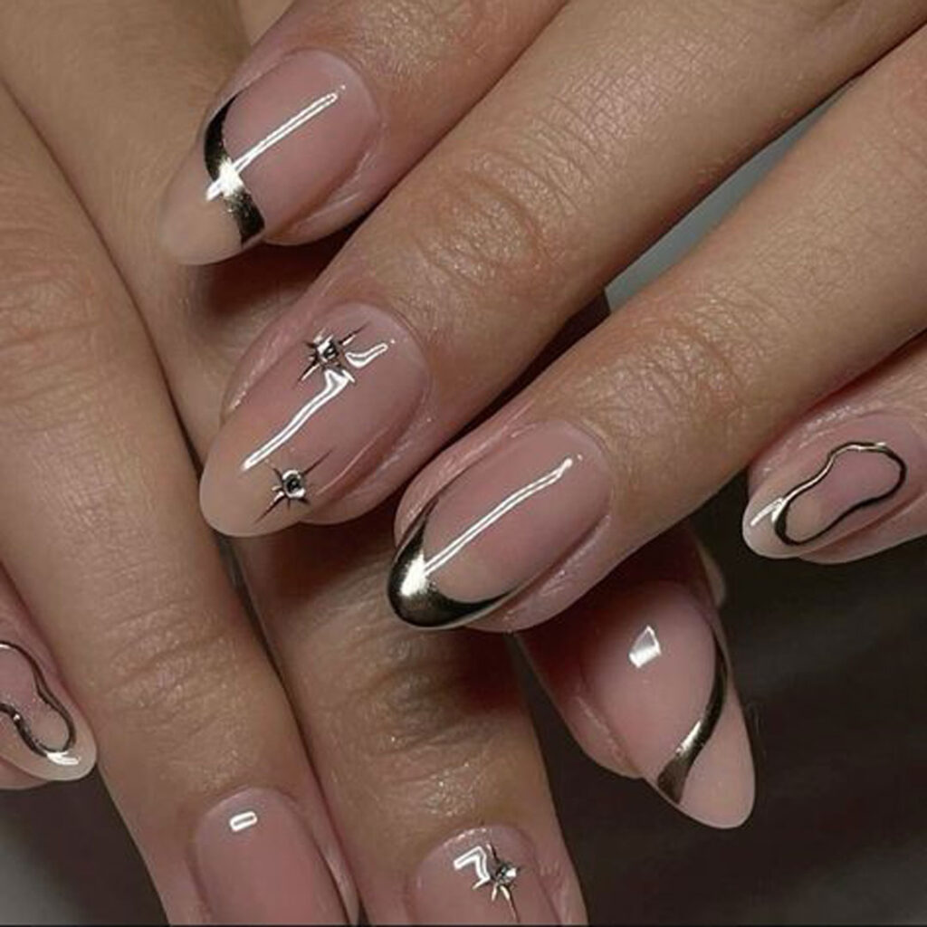 زیباترین دیزاین ناخن با رنگ نقره ای
