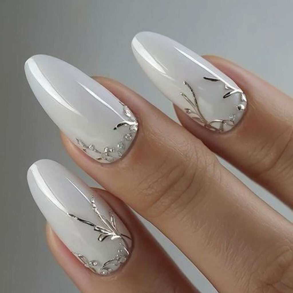 ناخن با طراحی مینیمال و سفید