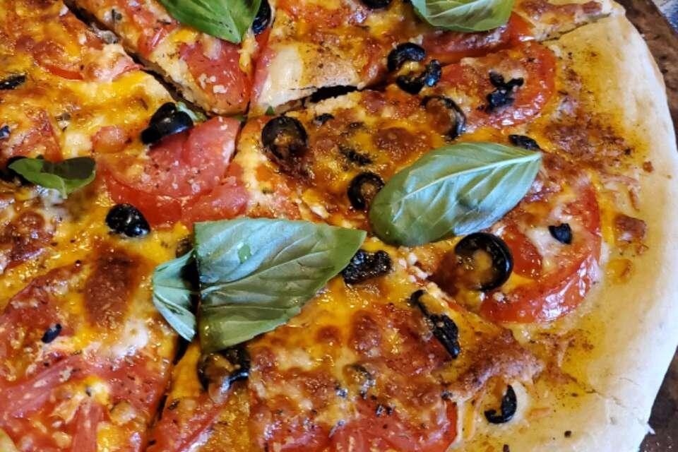 طرز تهیه آسان ترین خمیر پیتزا با دستگاه نان پز