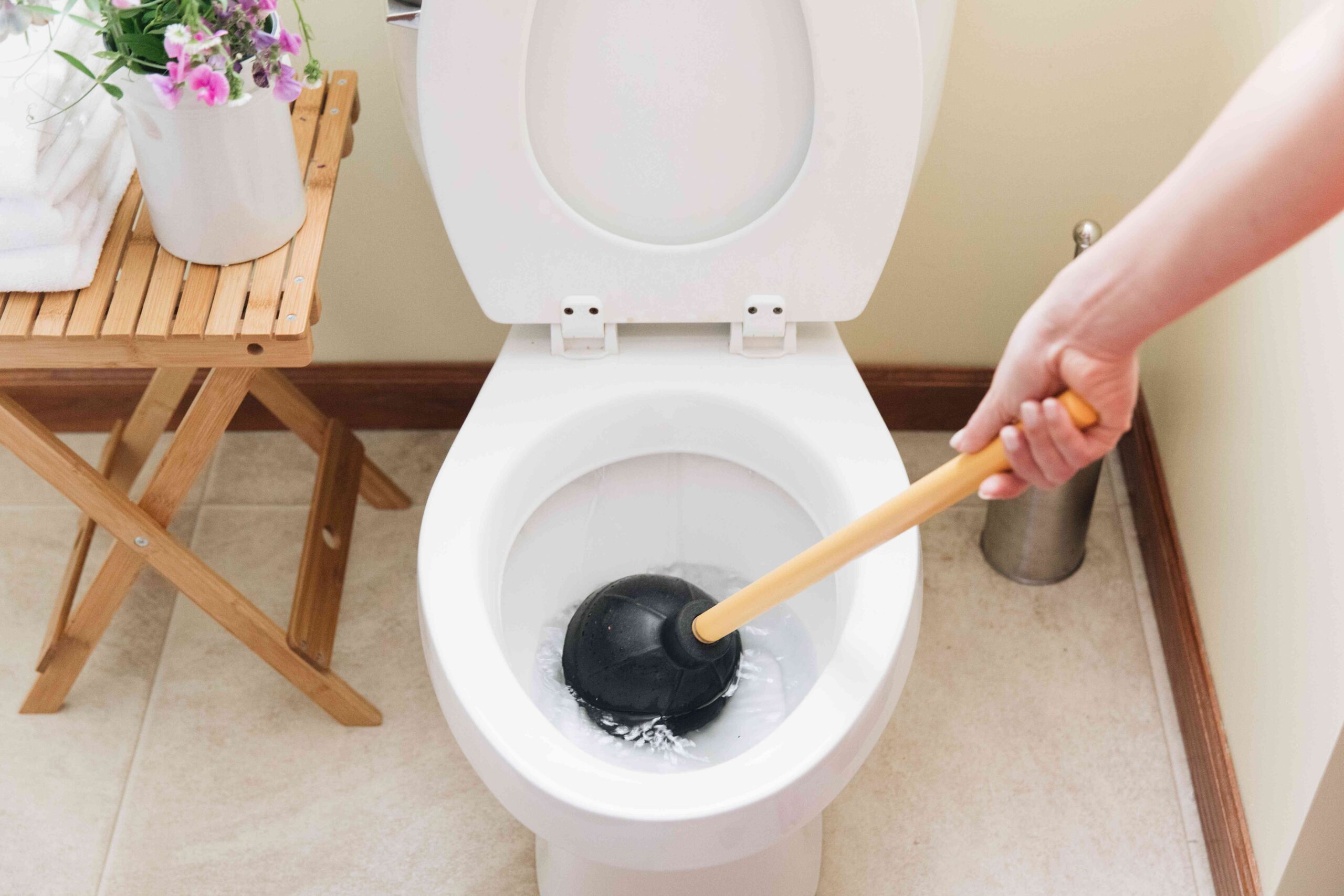 برای گرفتگی لوله فاضلاب دستشویی چه باید کرد؟