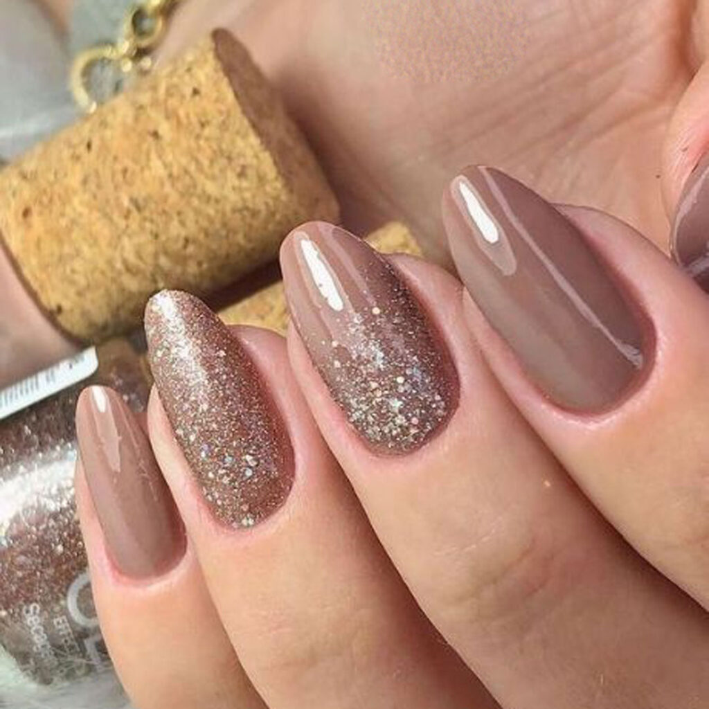 رنگ لاک ژل ناخن قهوه ای در سال 1404 