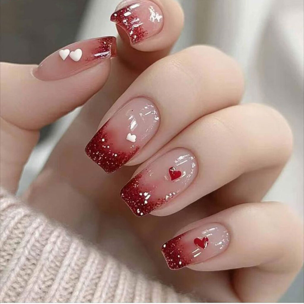 طراحی ناخن زیبا با لاک قرمز 