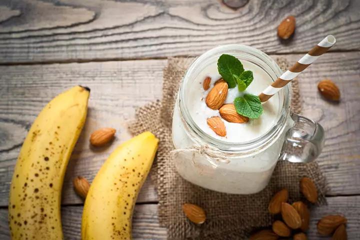 اسموتی بادام برای دادن بادام به کودک