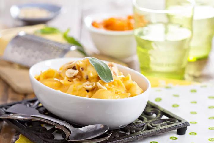 ماکارونی و پنیر با کدو حلوایی