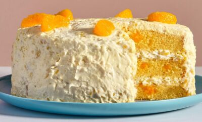 طرز تهیه کیک آسان میوه ای: دسری سریع و خوش طعم