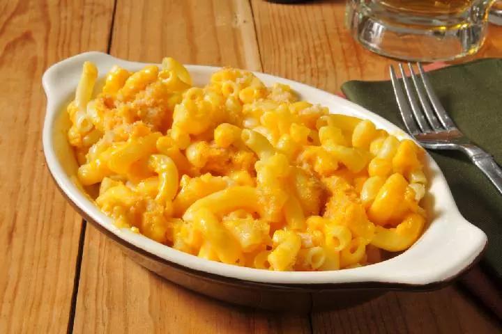 طرز تهیه ماکارونی و پنیر نوزاد با سیب زمینی شیرین
