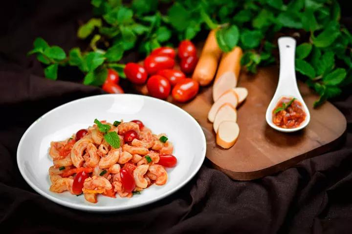 ماکارونی و پنیر با طعم تند گوجه فرنگی