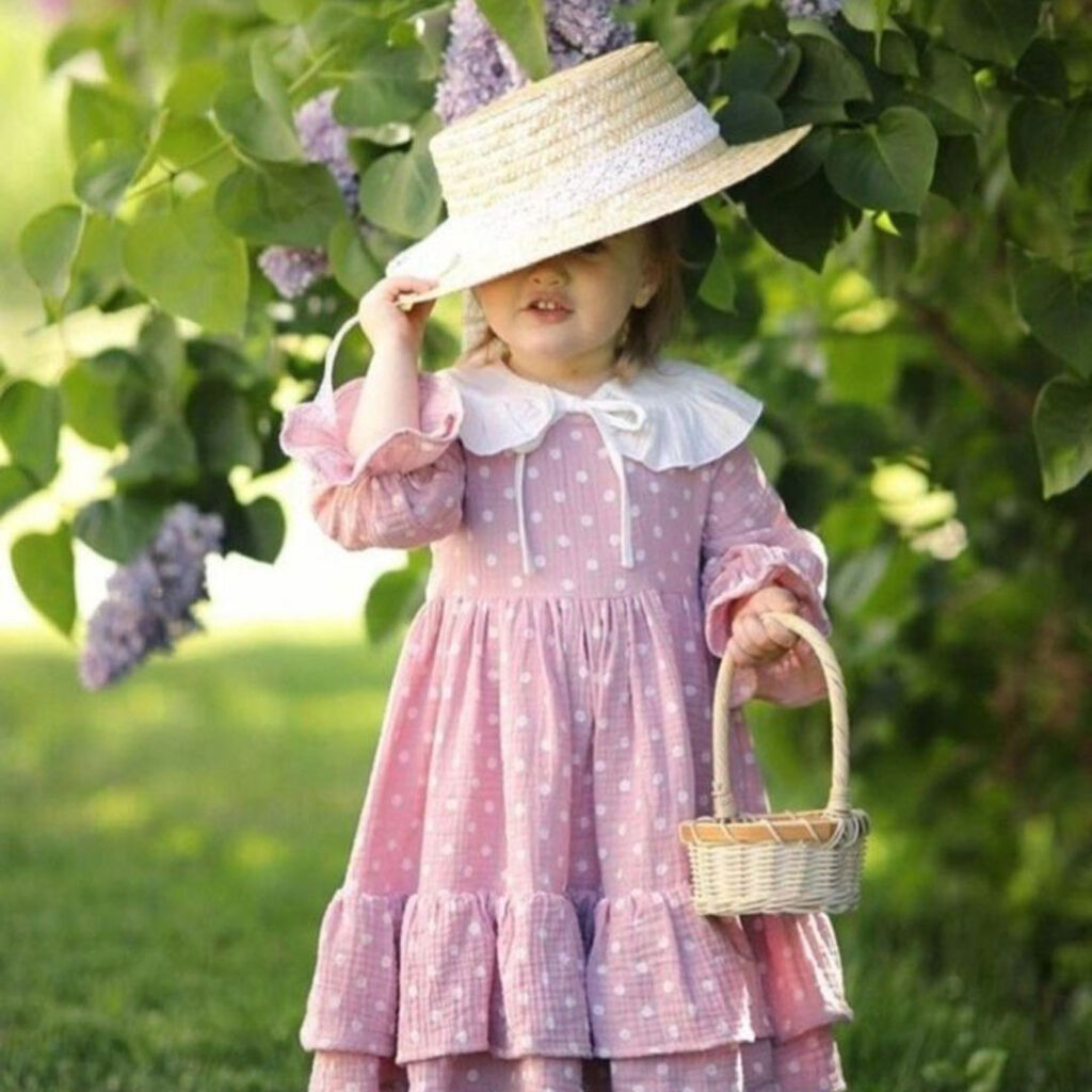 ژست فانتزی عکاسی کودک در طبیعت
