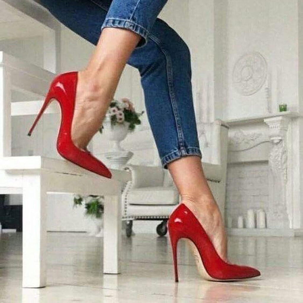 کفش پاشنه بلند رنگ قرمز روشن