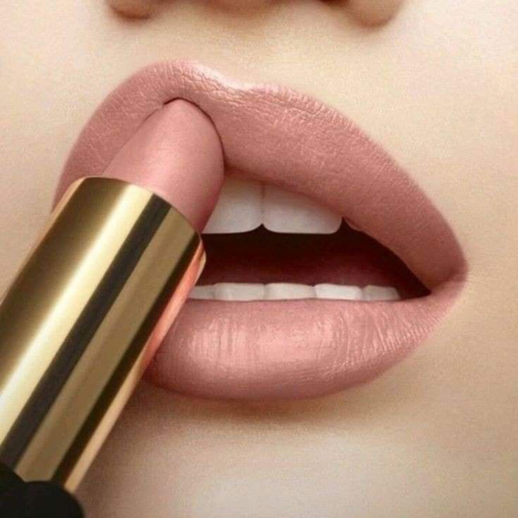 رنگ‌ رژ لب روشن در سال ۲۰۲۵ 