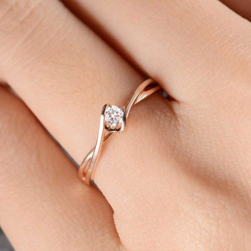 ۱۰ مدل انگشتر دخترانه مینیمال و زیبا که همه عاشقش می‌ شن 💍