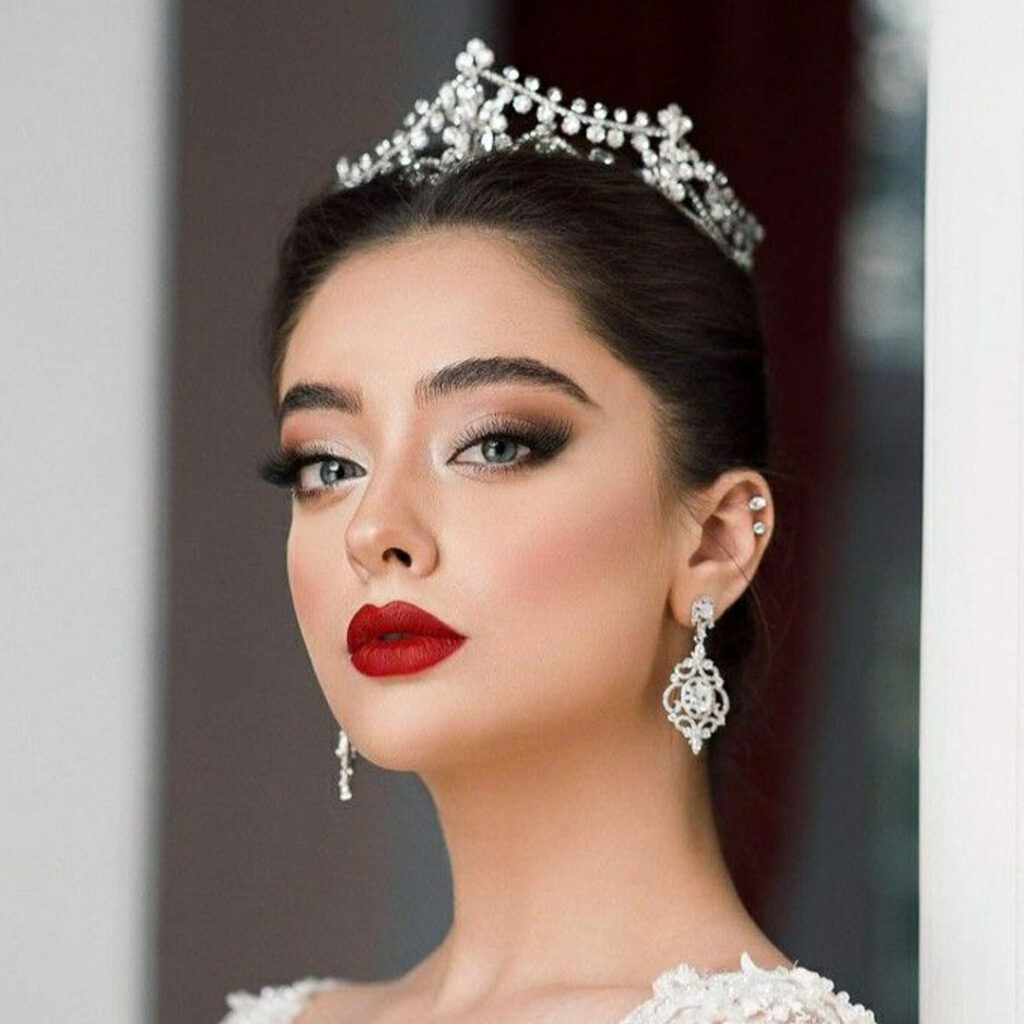  آرایش عروس با رژ قرمز