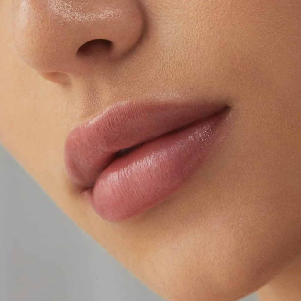 آرایش لب طبیعی شیک