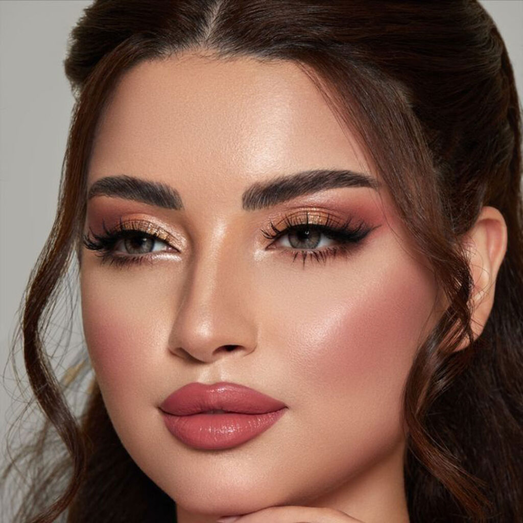 آرایش‌ لاکچری و پر زرق‌ و برق عروسکی