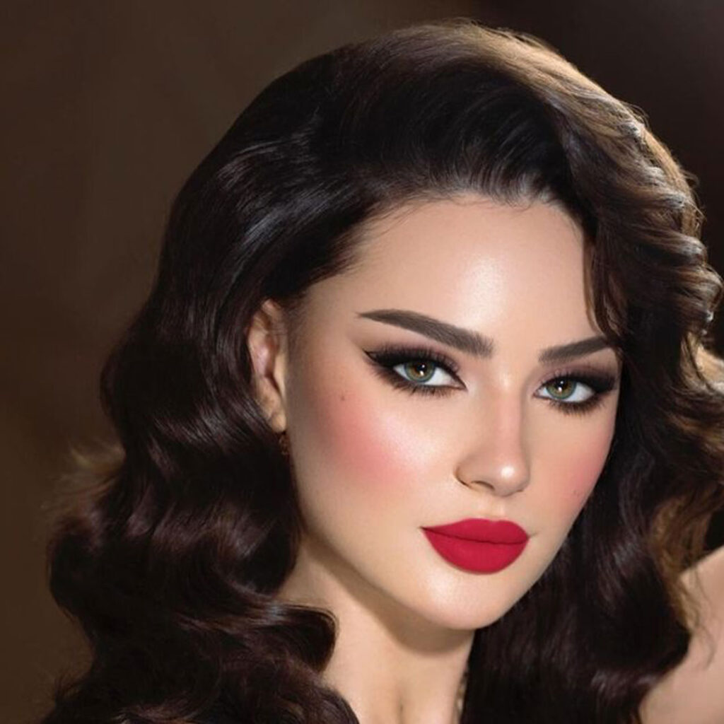 جذاب ترین آرایش صورت با رژ قرمز