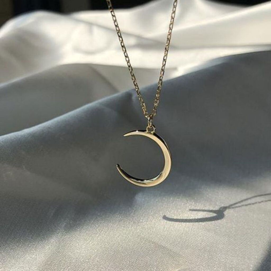 گردنبند طرح ماه ساده