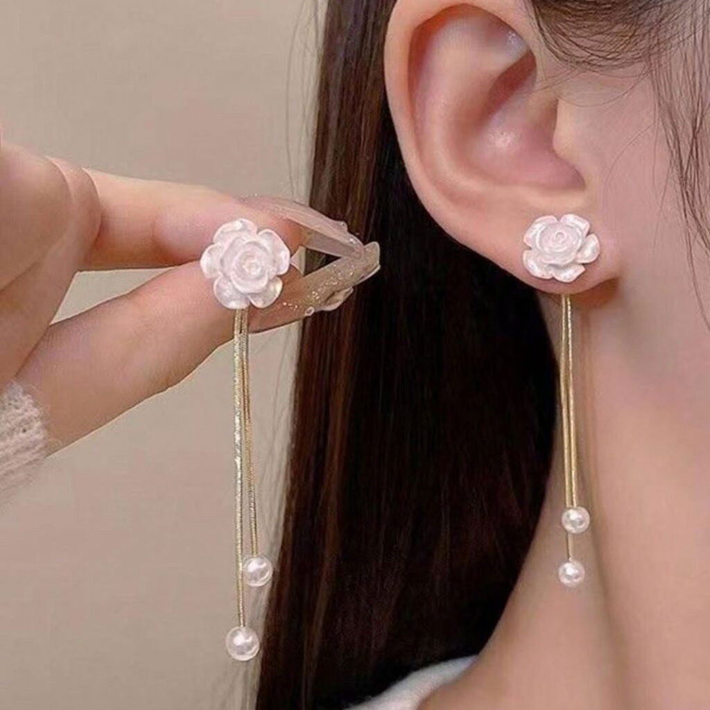 گوشواره آویزی زنانه طرح گل