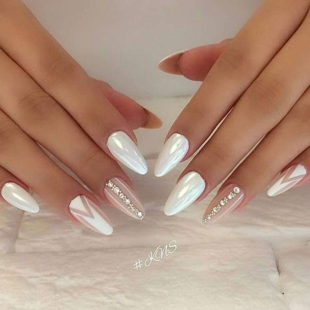 دیزاین ناخن سفید کروم مینیمال