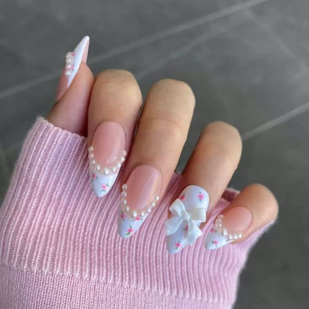 طراحی ناخن با پاپیون‌ برجسته مدرن