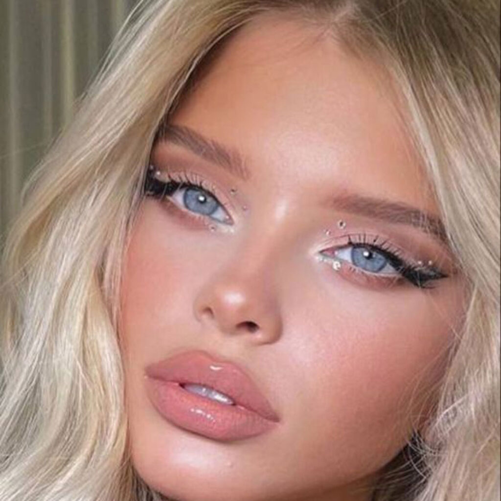 زیباترین آرایش برای چشم‌ های آبی