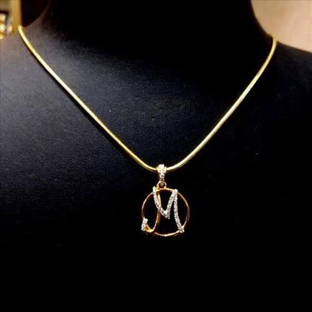 بهترین گردنبند حرف M