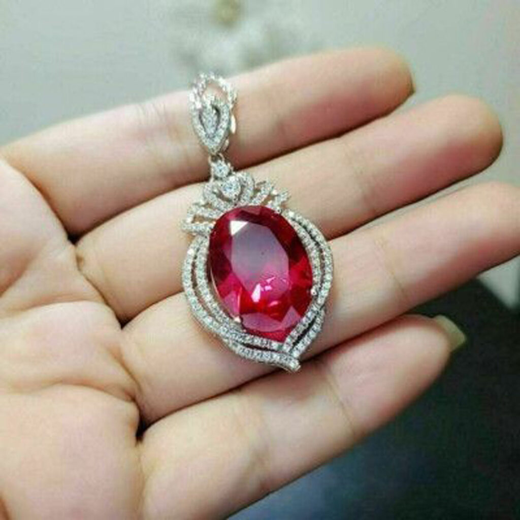 گردنبند با سنگ روبی شیک