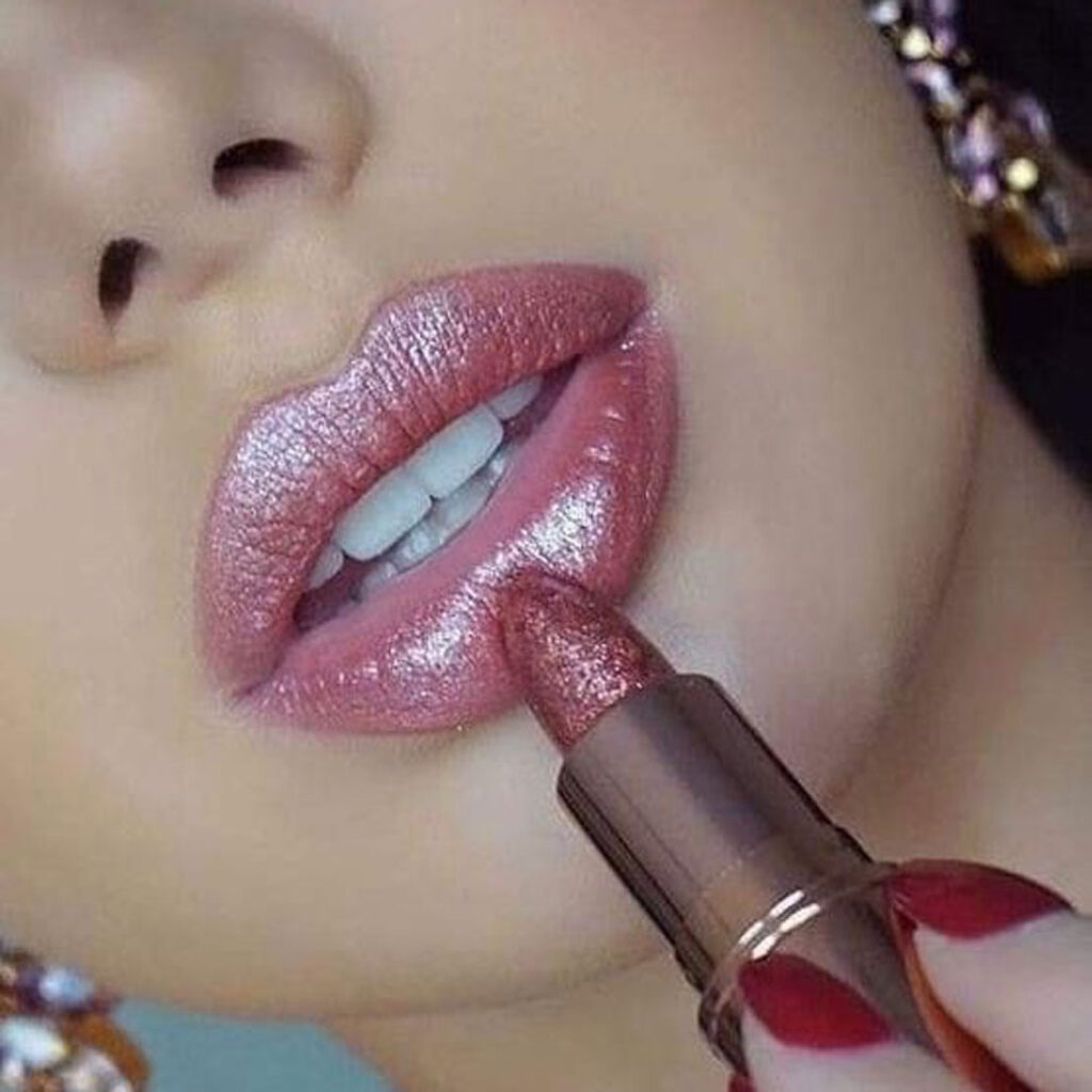 رنگ رژ لب متالیک