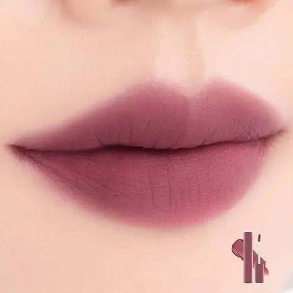 رژ لب مات محو شده جذاب