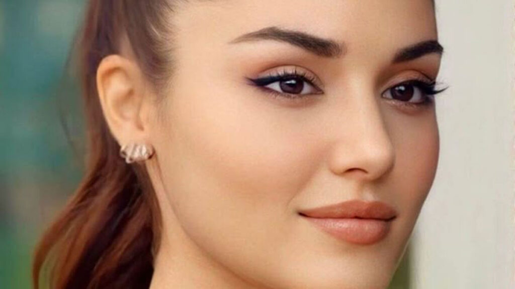 میکاپ جذاب به سبک هانده ارچل 