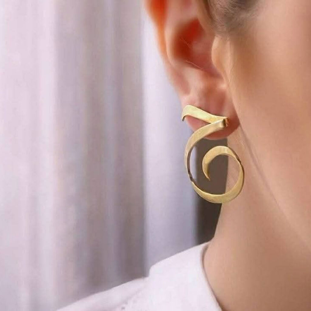 گوشواره زنانه ترند امسال با حروف فارسی